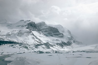 高山积雪全景摄影